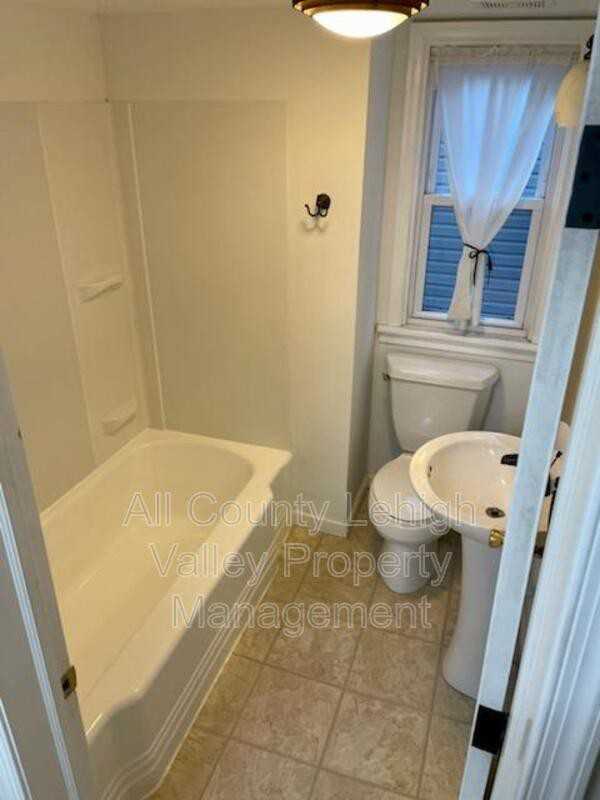 37 N Front St - Photo 6 of 10