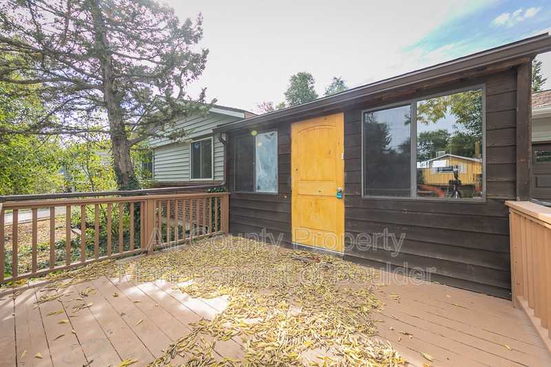 945 Waite Dr - Photo 2 of 24