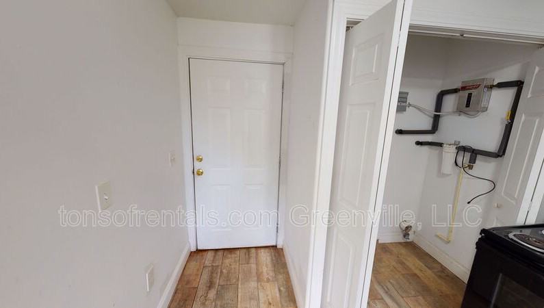 5 Daniel Ave Apt G - Photo 4 of 9