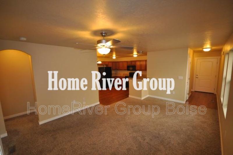 6246 S Zither Ave #101 - Photo 2 of 18