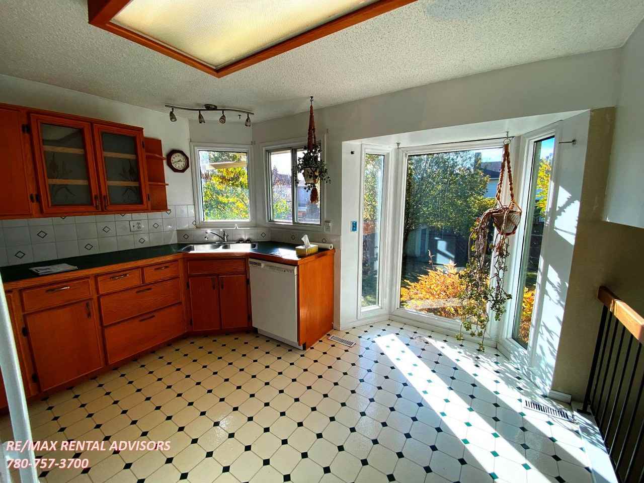 9408 175 St Nw - Photo 3 of 19