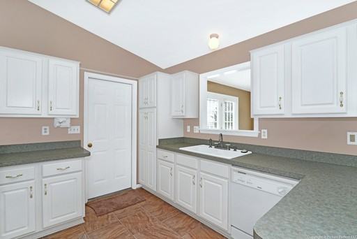 108 Sunhigh Dr - Photo 2 of 24