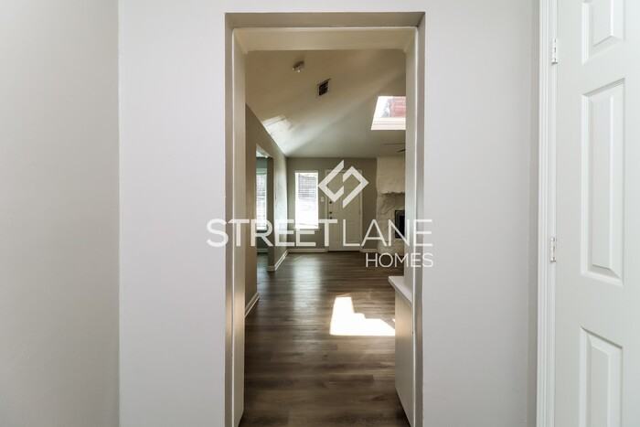 605 Stonehenge Dr - Photo 2 of 15