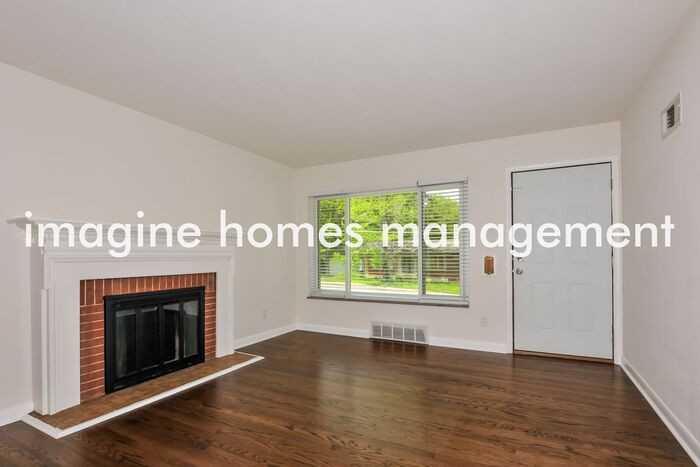 542 N Rock Hill Rd - Photo 3 of 15