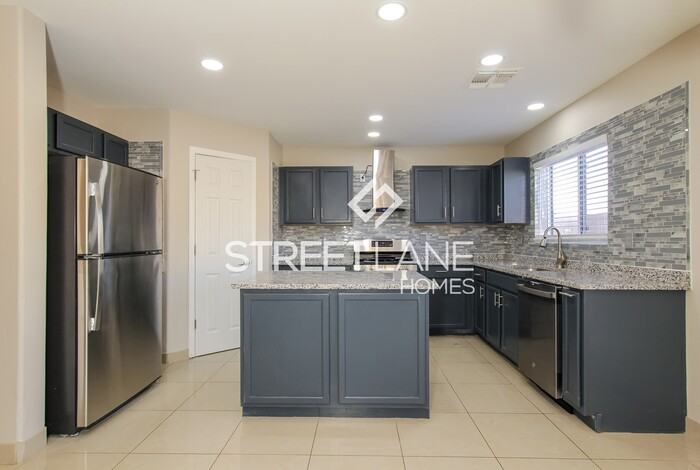 12528 W Myer Ln - Photo 2 of 15