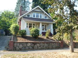 featured image of 3027 Ne 11th Ave #1