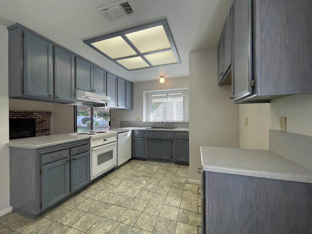 1817 Heron Ln #1 - Photo 4 of 13