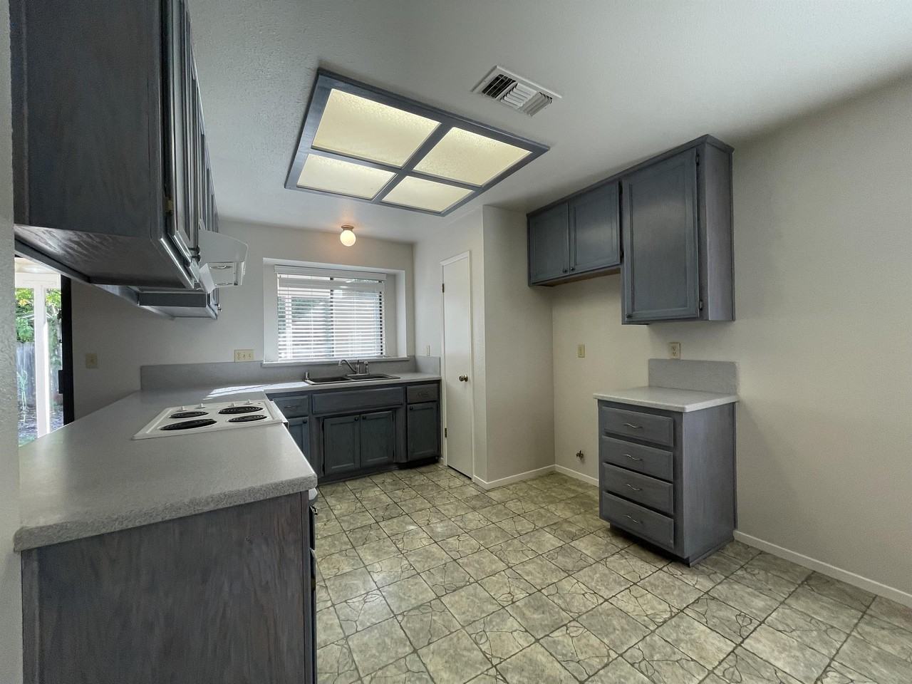 1817 Heron Ln #1 - Photo 5 of 13