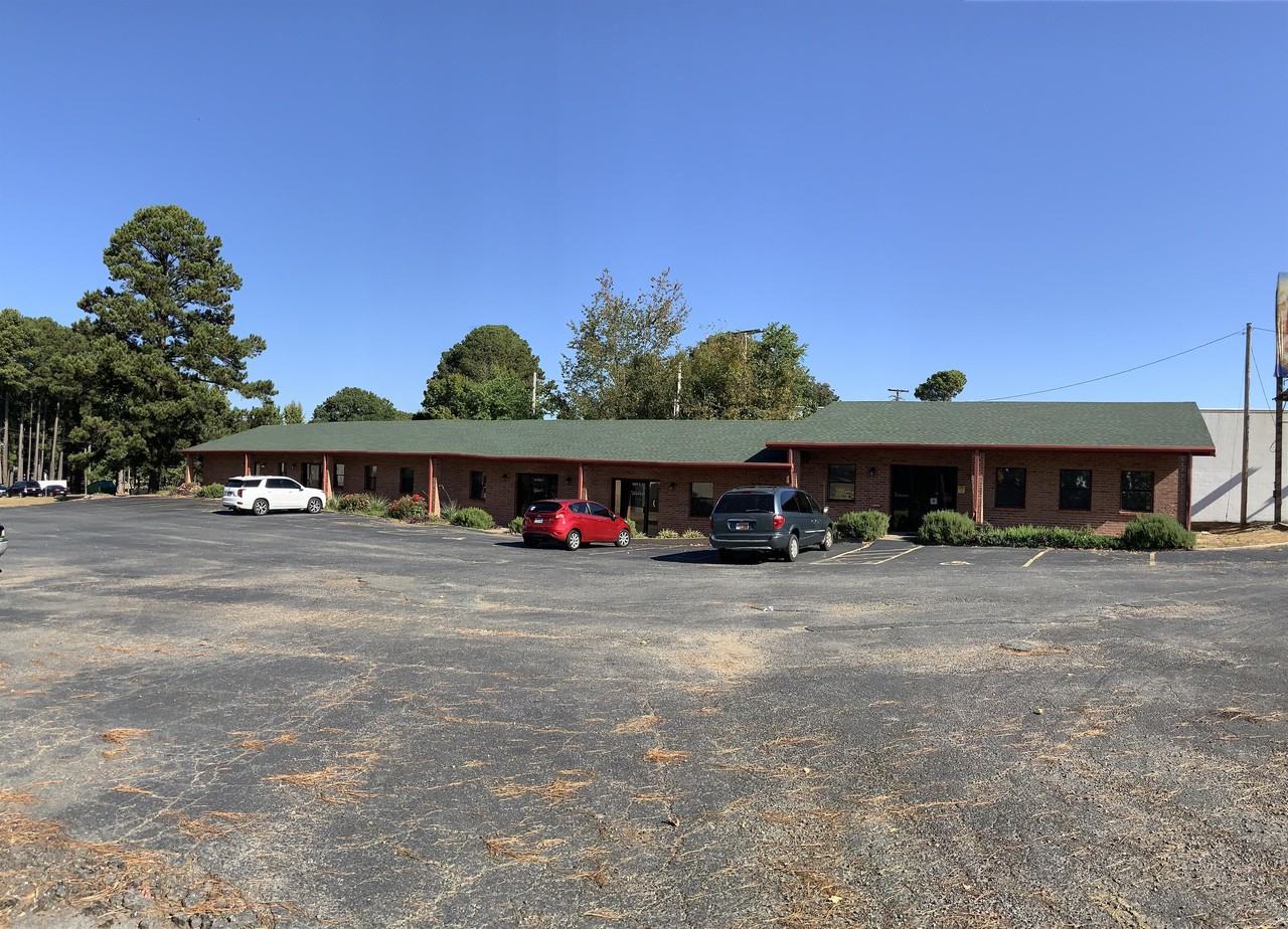 1120 John Harden Drive - Photo 2 of 9