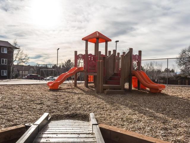 919 S Peoria St - Photo 2 of 18