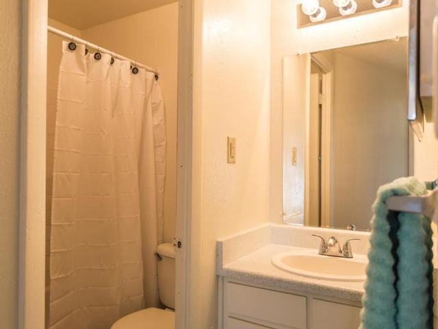 919 S Peoria St - Photo 7 of 18