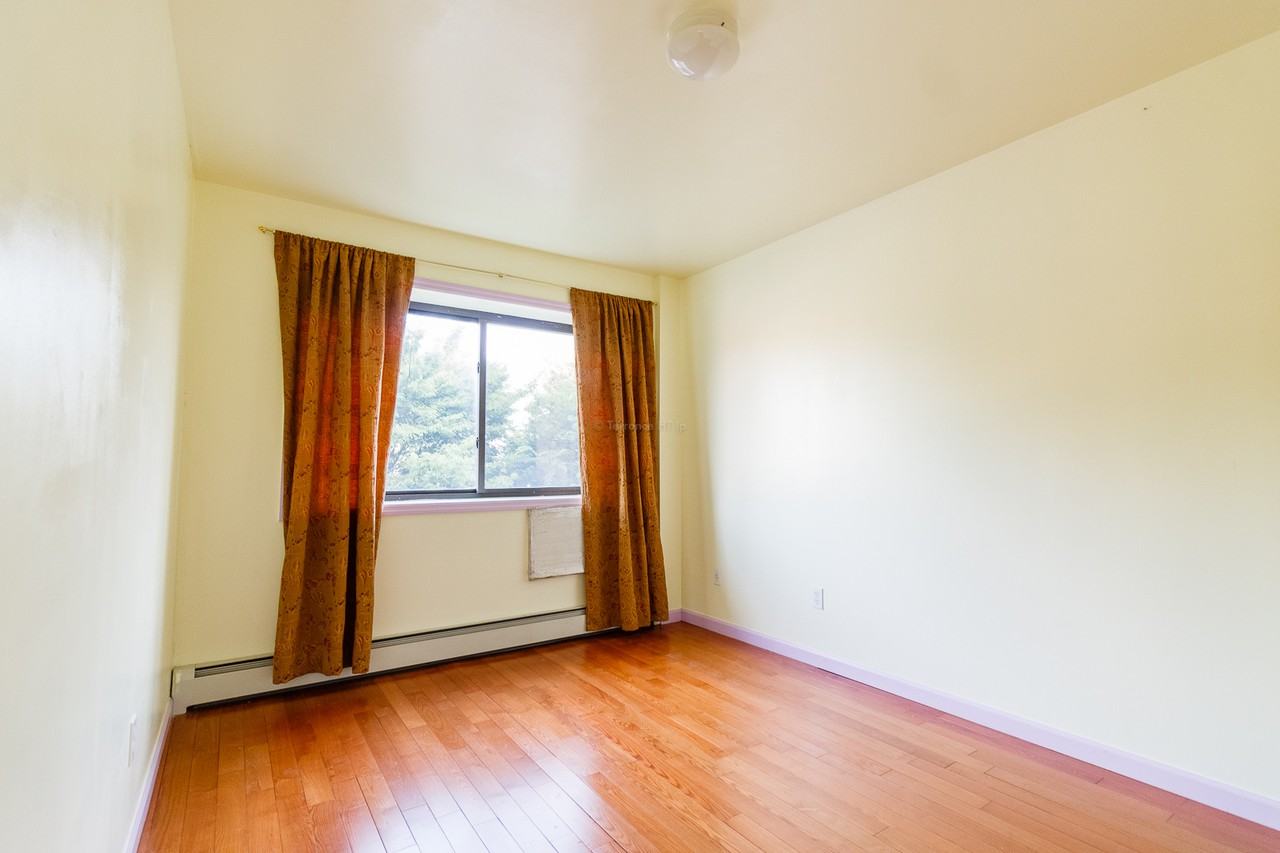 84-32 Grand Avenue - Photo 3 of 5