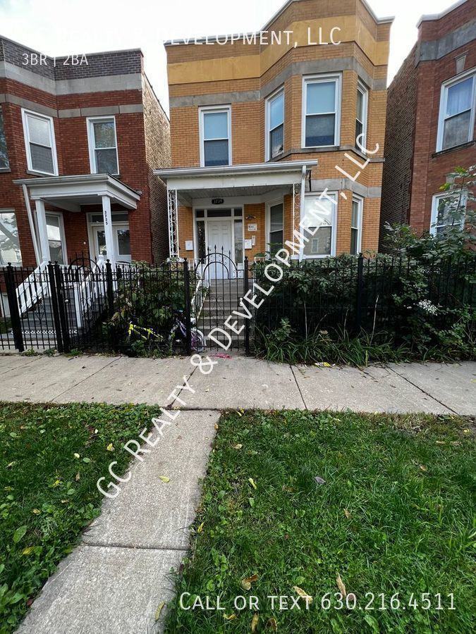 3739 W Shakespeare Ave #2