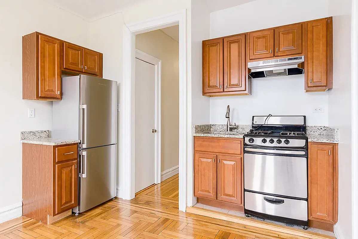 32 32 47 33rd Street #CA - Photo 2 of 3