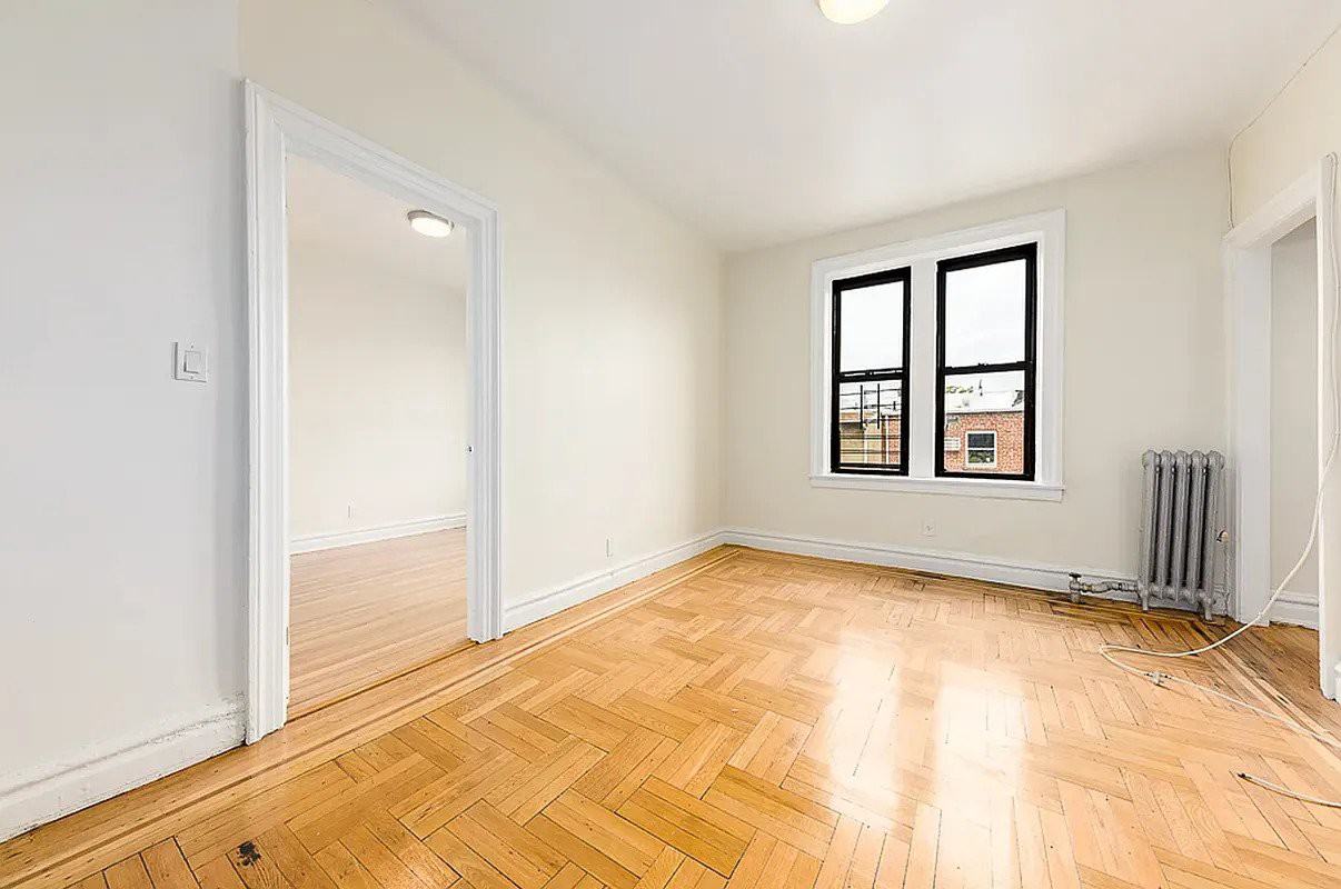 32 32 47 33rd Street #CA - Photo 3 of 3