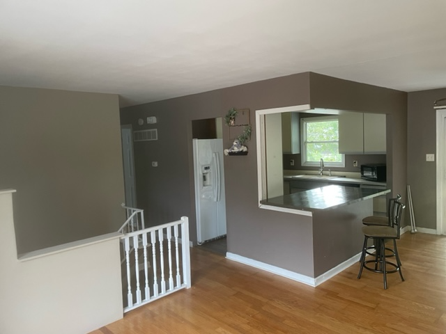 730 N Wheeler St - Photo 2 of 12