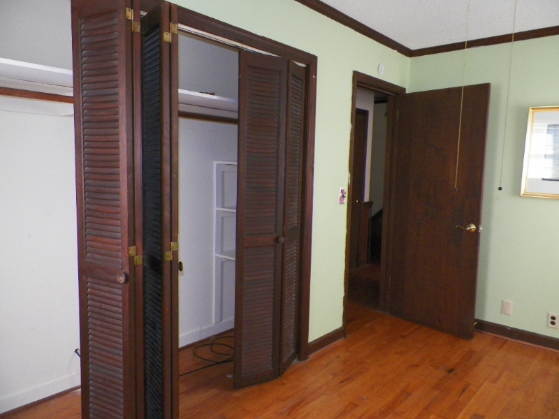 1002 Cherry Ln - Photo 7 of 11