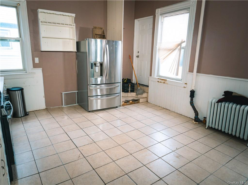 170 Hawthorne Ave - Photo 3 of 8