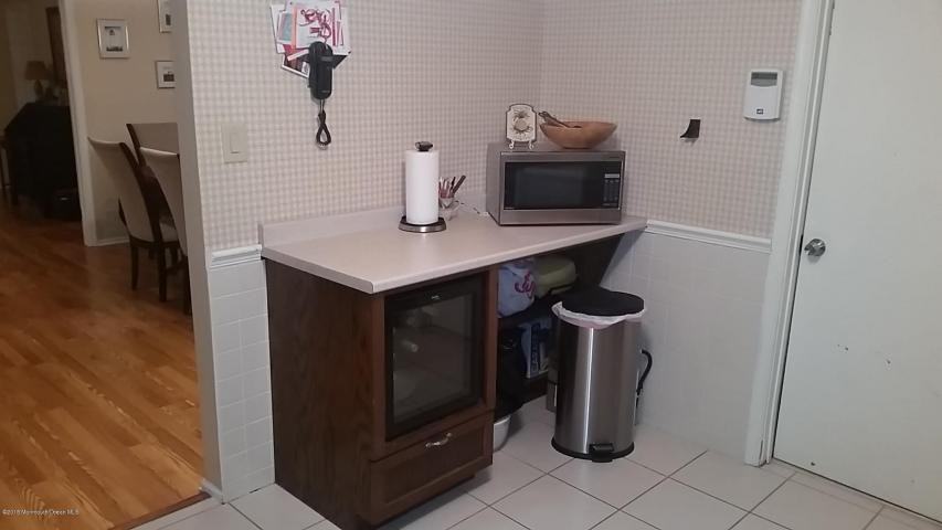 371 Yorkshire Pl - Photo 3 of 18