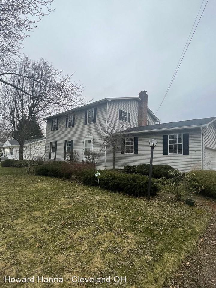 3253 Elgin Dr - Photo 2 of 19