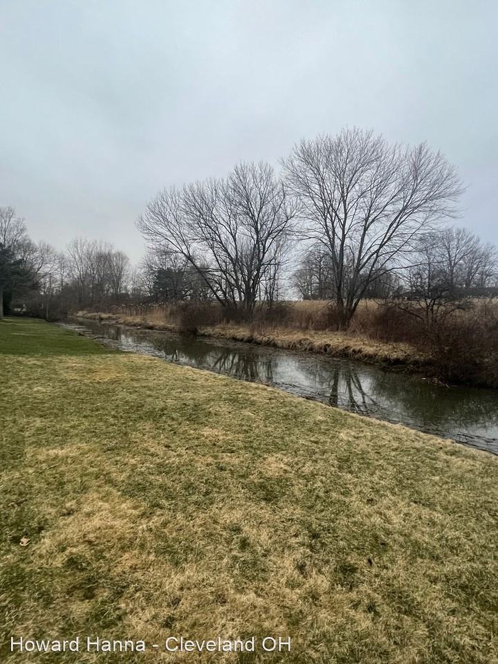 3253 Elgin Dr - Photo 3 of 19