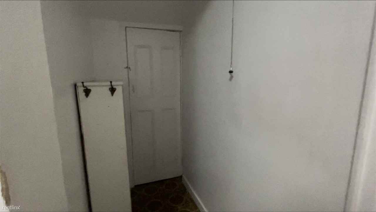 146 Gardiner Ave - Photo 3 of 9