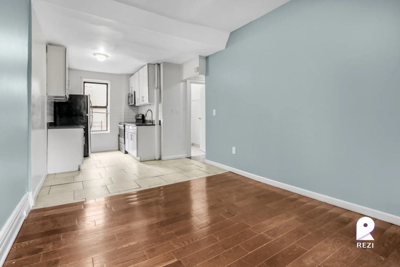 974 Anderson Ave - Photo 3 of 9