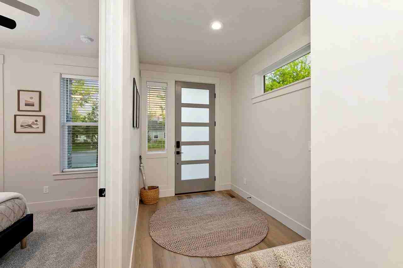 2304 N 29th St - Photo 3 of 21