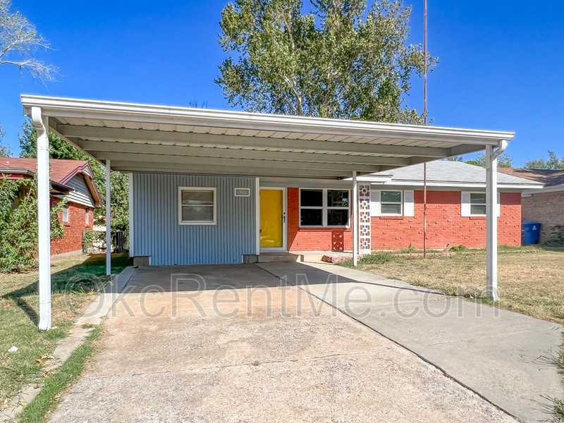 1900 N Mitchell Dr - Photo 2 of 32
