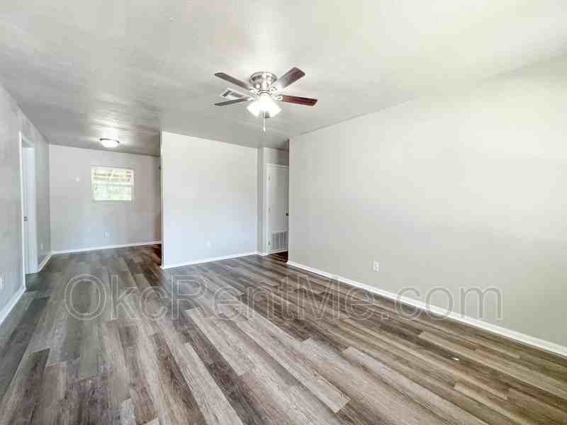 1900 N Mitchell Dr - Photo 4 of 32