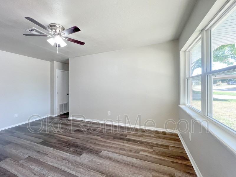 1900 N Mitchell Dr - Photo 5 of 32