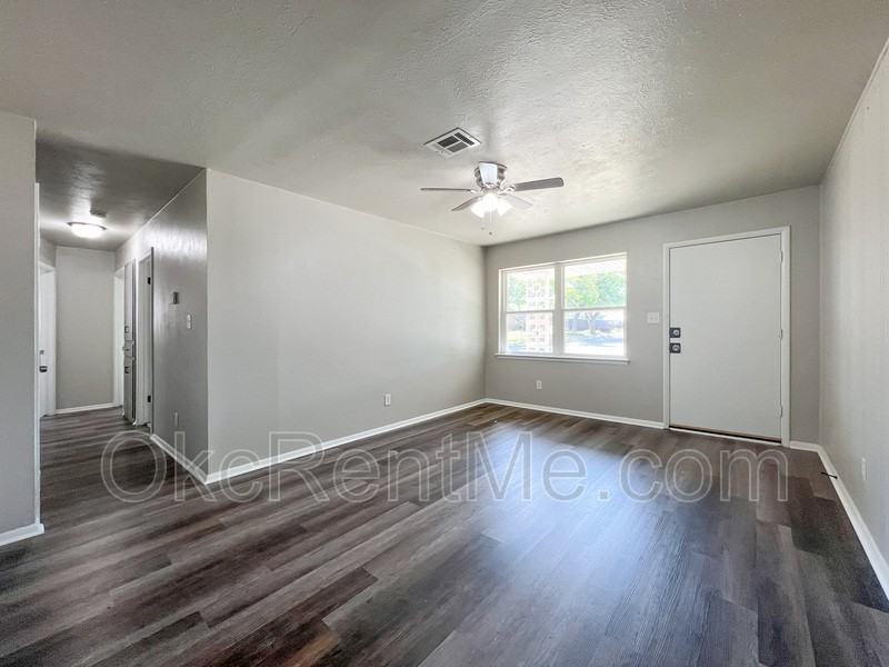 1900 N Mitchell Dr - Photo 6 of 32