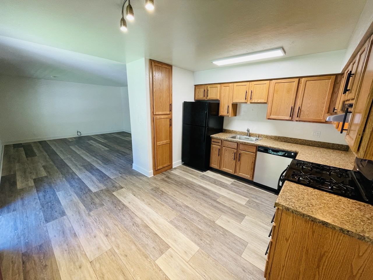 1160 Bowers Ave - Photo 2 of 3