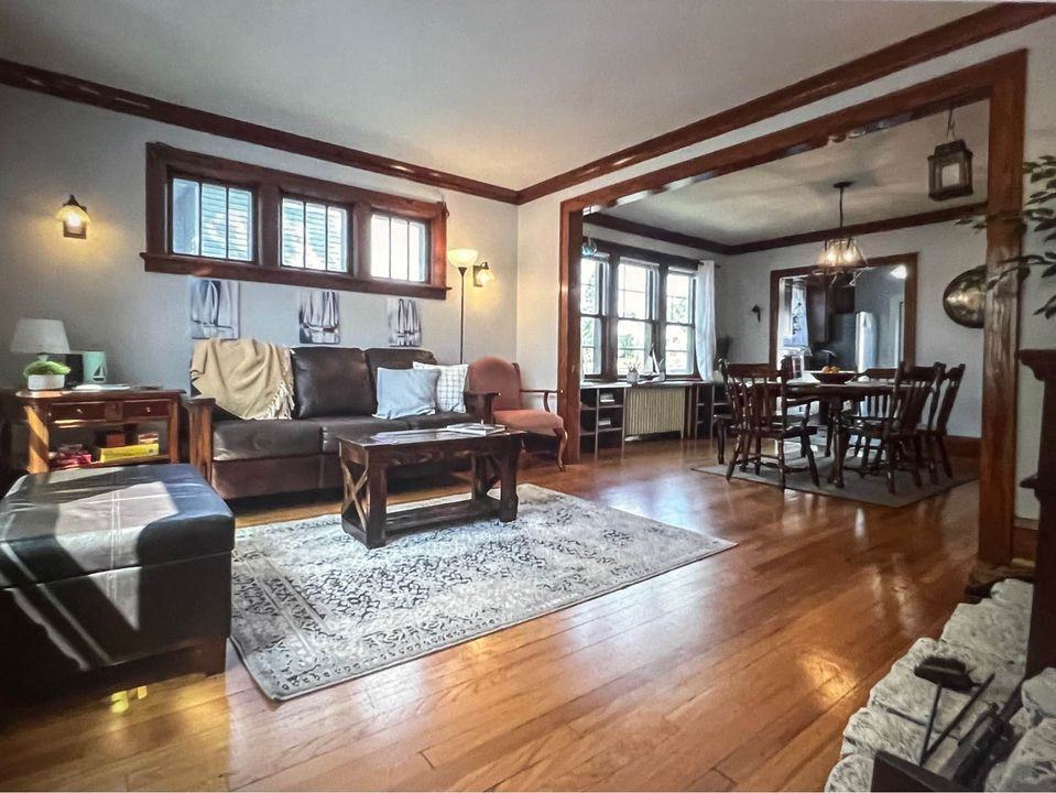 625 11th Ave - Photo 3 of 11