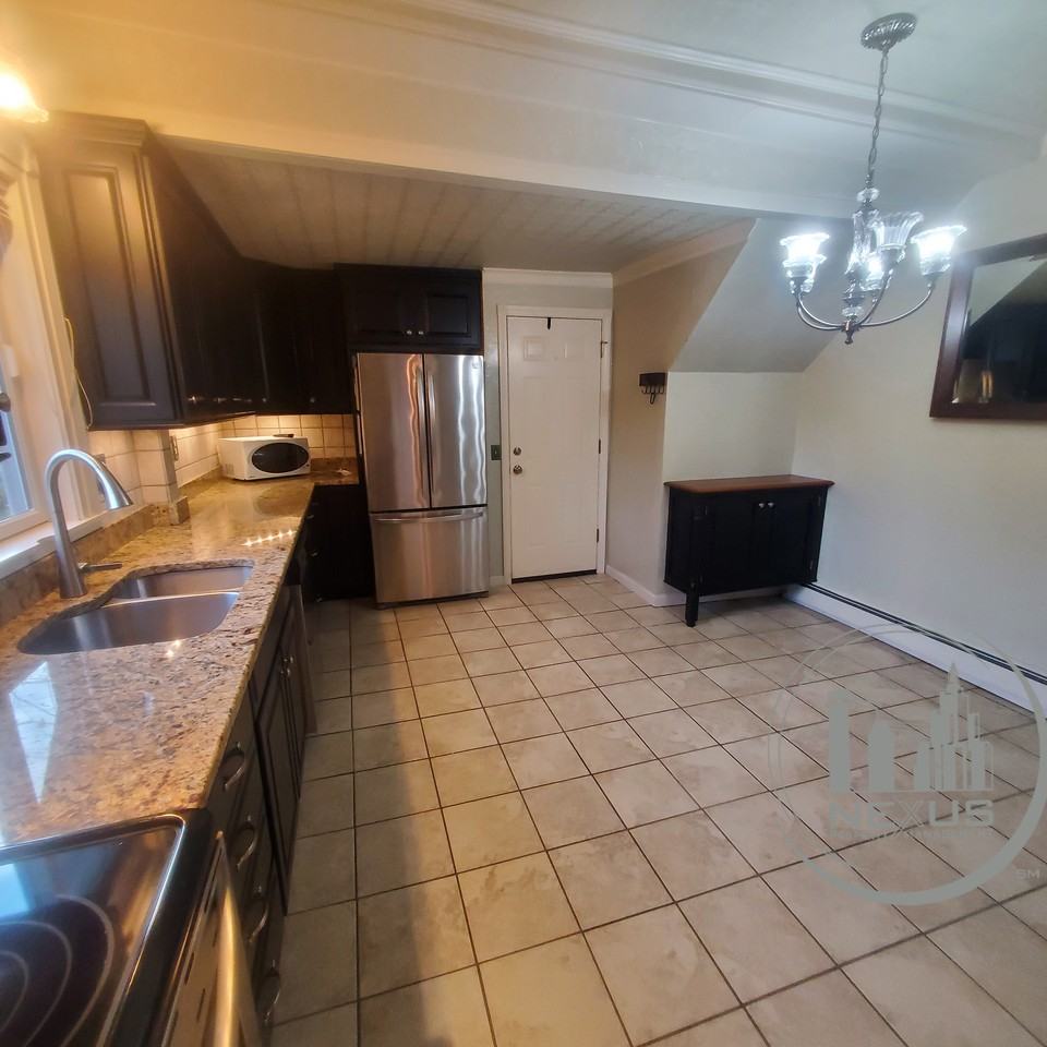 114 Circular St - Photo 3 of 27