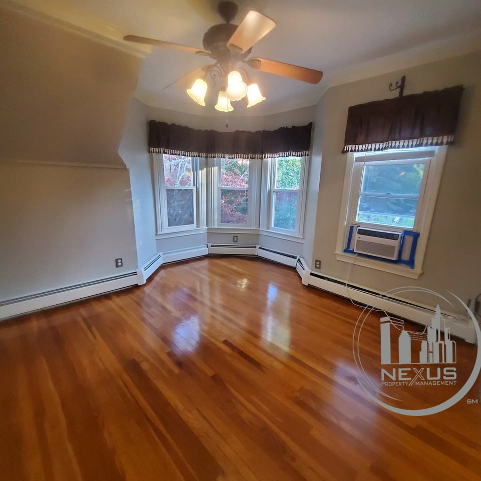 114 Circular St - Photo 5 of 27