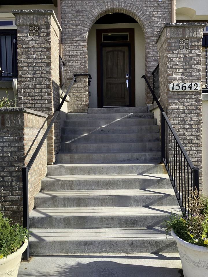 15642 W Wesley Ave - Photo 2 of 19