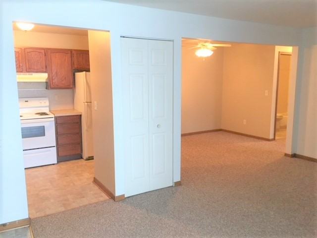 411 Stratford Way - Photo 2 of 9