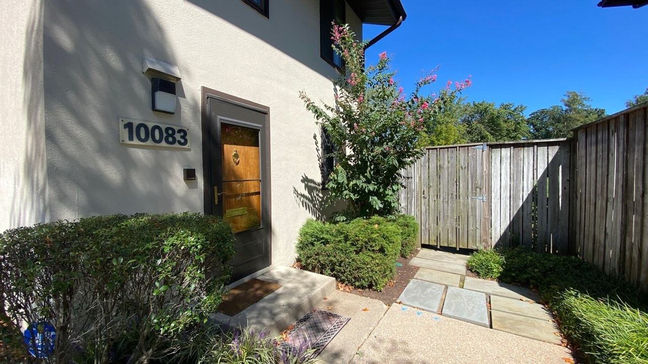 10083 Windstream Dr - Photo 3 of 43