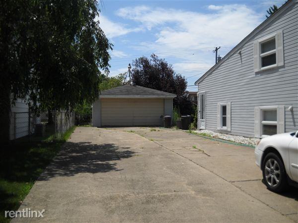 31893 Lynne Dr - Photo 2 of 3