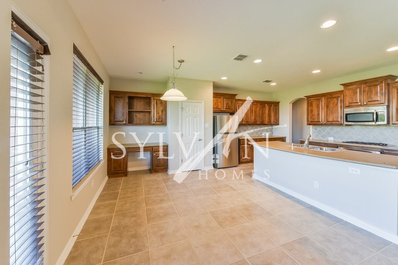 13673 Saddlewood Dr - Photo 3 of 15