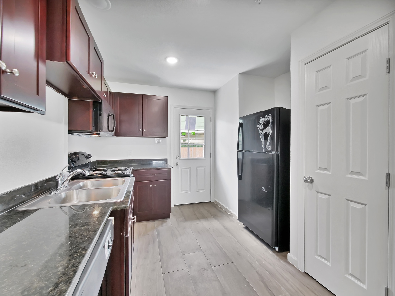 2802 Shaver St - Photo 2 of 24