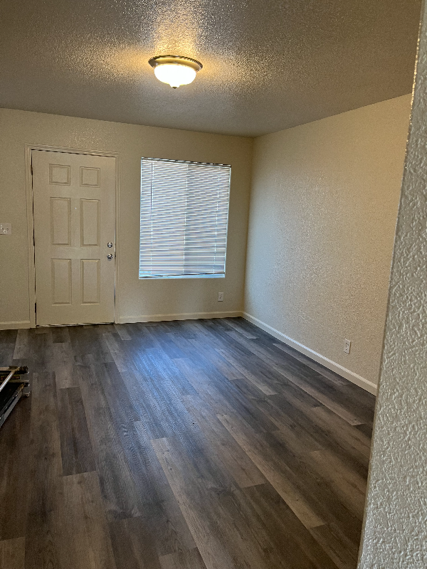 6433 7th St - Photo 3 of 5