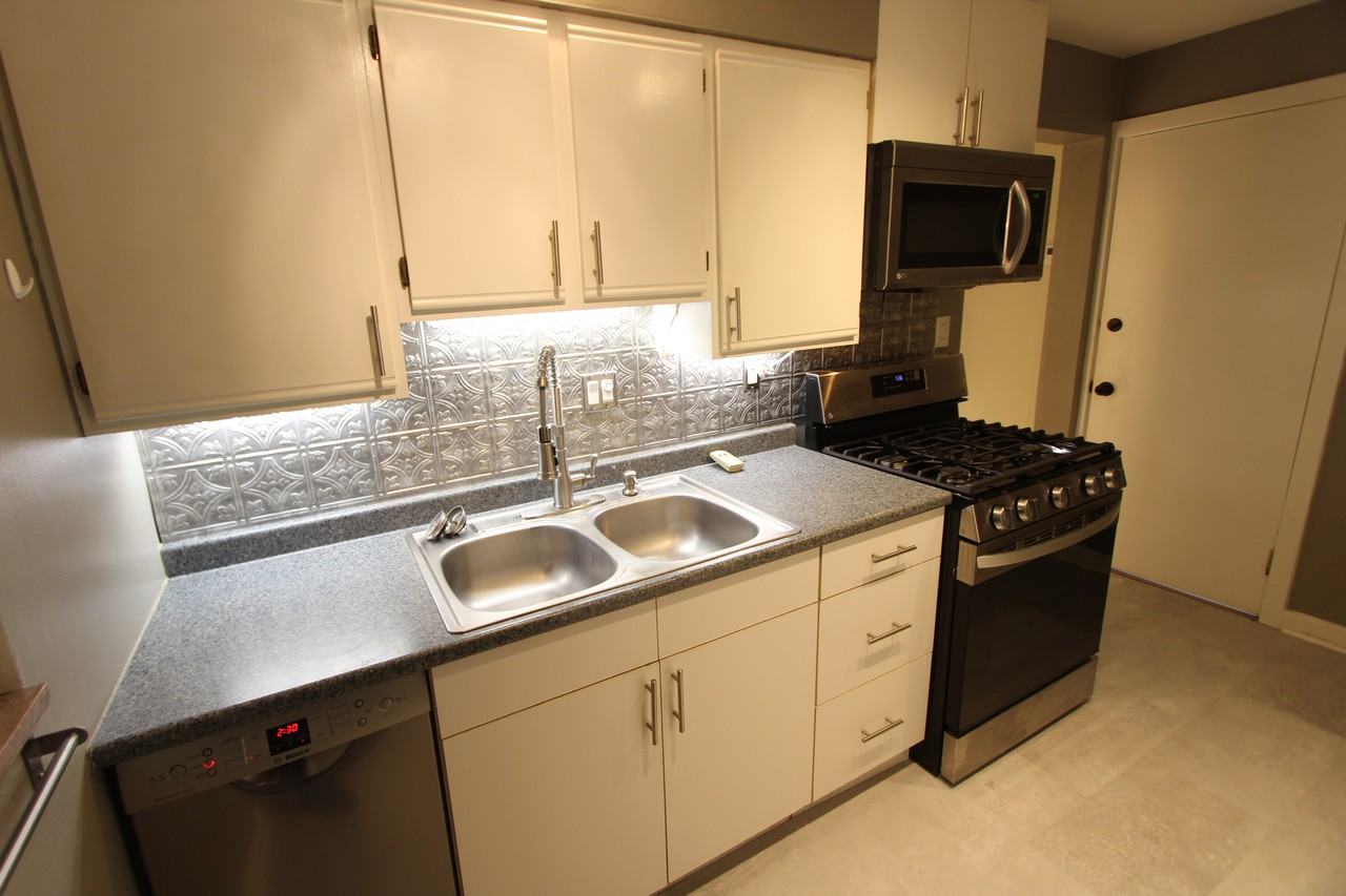 4511 Main Street #B - Photo 3 of 24