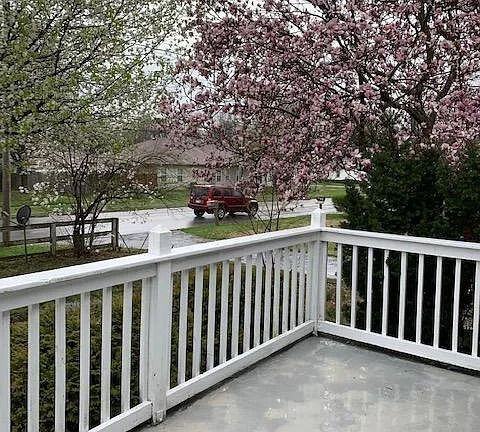 325 Evergreen Rd - Photo 2 of 13