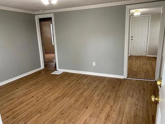 325 Evergreen Rd - Photo 3 of 13