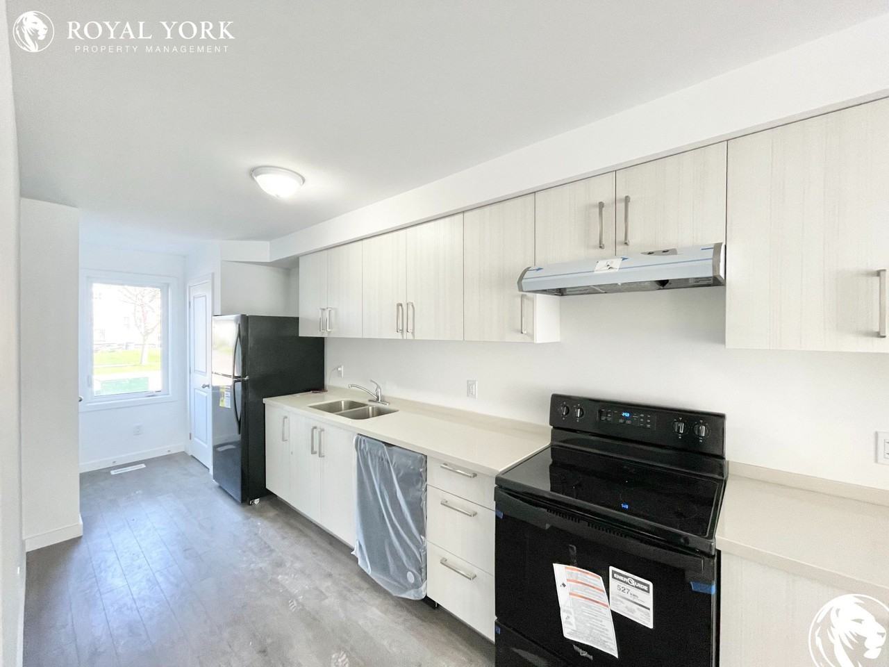 370 Alberta St - Photo 2 of 27