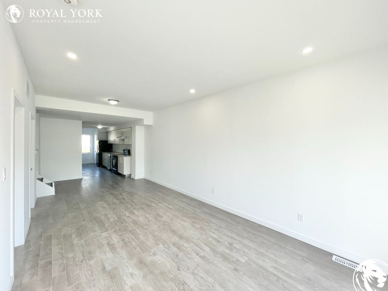 370 Alberta St - Photo 3 of 27