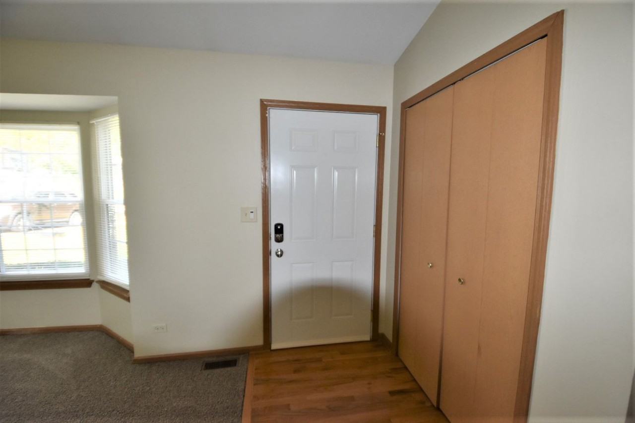 3211 Johnsbury Ct - Photo 2 of 19