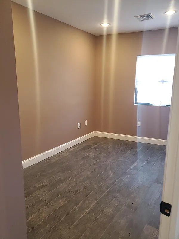 668 Richmond Rd - Photo 2 of 4